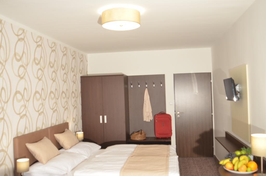 Hotel Atlas Benesov (Central Bohemian) Exterior foto