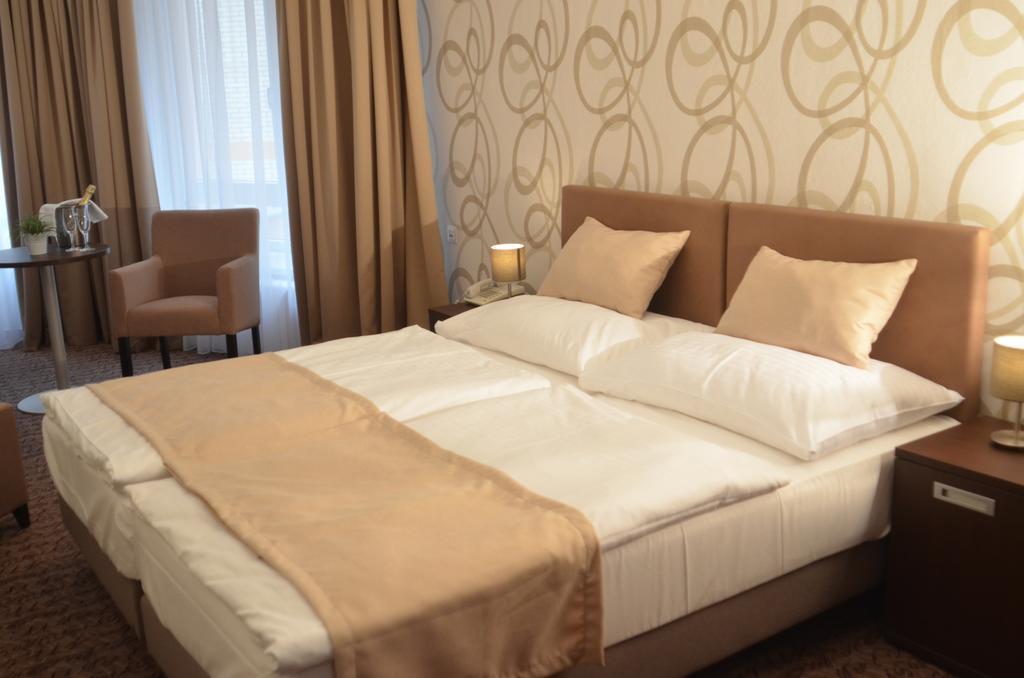 Hotel Atlas Benesov (Central Bohemian) Exterior foto